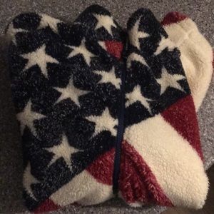 Sweater - black mountain - American flag
